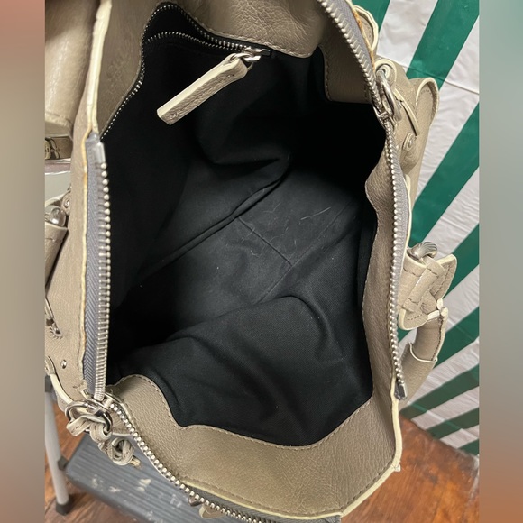 Chloe EUC Vintage Paddington Taupe Handbag with Lock n Key. COA* - Picture 9 of 17